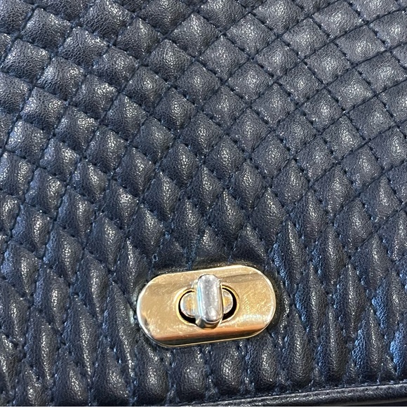 Ande Quilted Womens Crossbody Twist Lock Handbag EUC - Picture 2 of 8